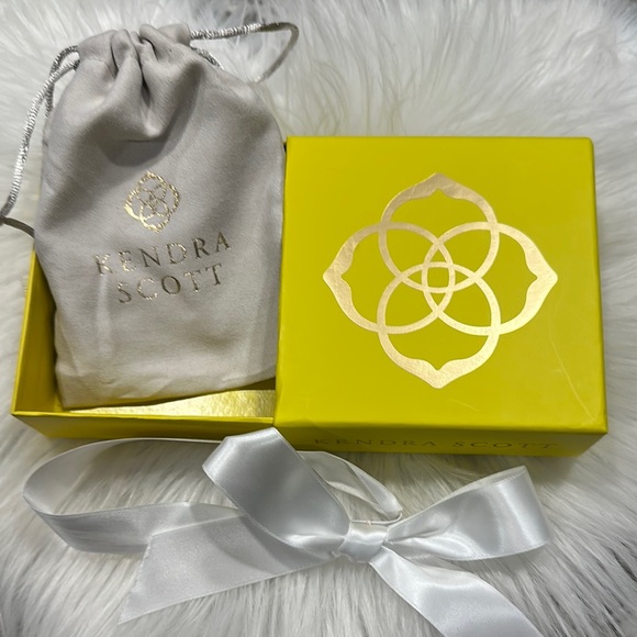 Kendra Scott Jewelry - Kendra Scott Yellow Gift Box with Pouch